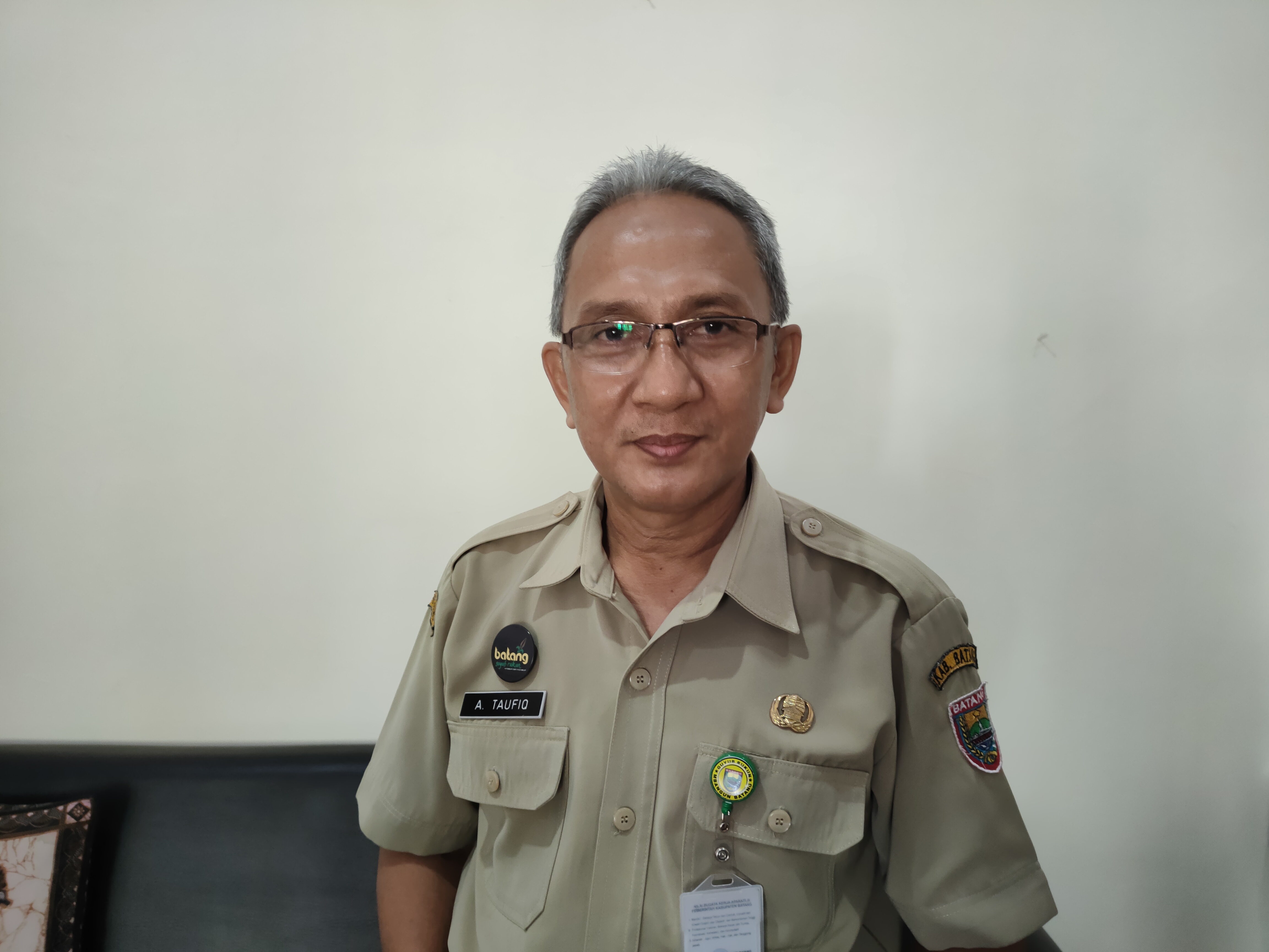 Kepala Dinas Pendidikan dan Kebudayaan (Disdikbud) Kabupaten Batang Achmad Taufiq. (RIYAN FADLI/JAWA POS RADAR SEMARANG)