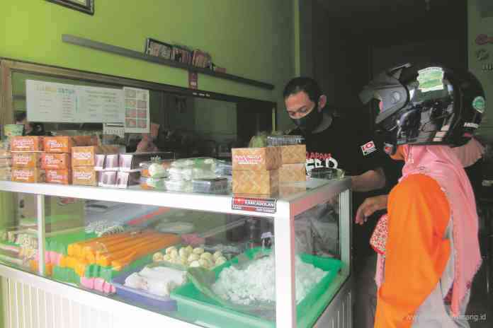 Gethuk Gondok Hj Sri Rahayu. (ROFIK SYARIF G P/RADAR MAGELANG)