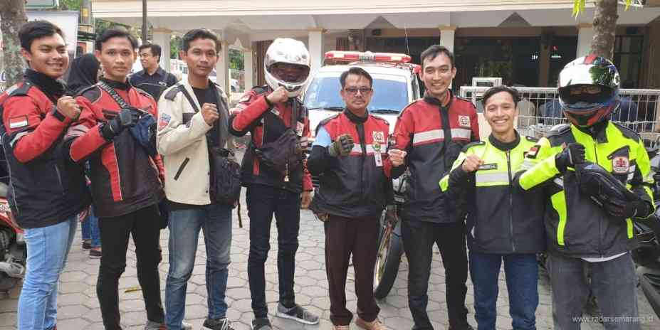 Anggota IEA Korwil Kota Semarang selalu siap membukakan jalan untuk memperlancar laju ambulans agar pasien cepat sampai ke RS yang dituju. (Istimewa)
