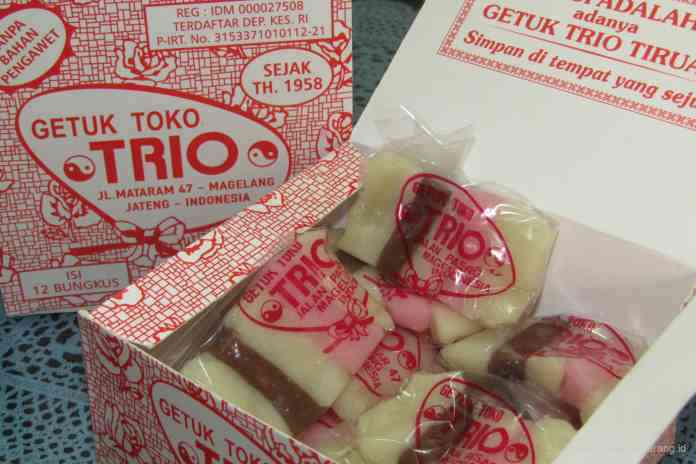 TOKO OLEH –OLEH : Getuk Trio menjadi salah satu kuliner legendaris di Kota Magelang. (ROFIK SYARIF G P/RADARSEMARANG.ID)