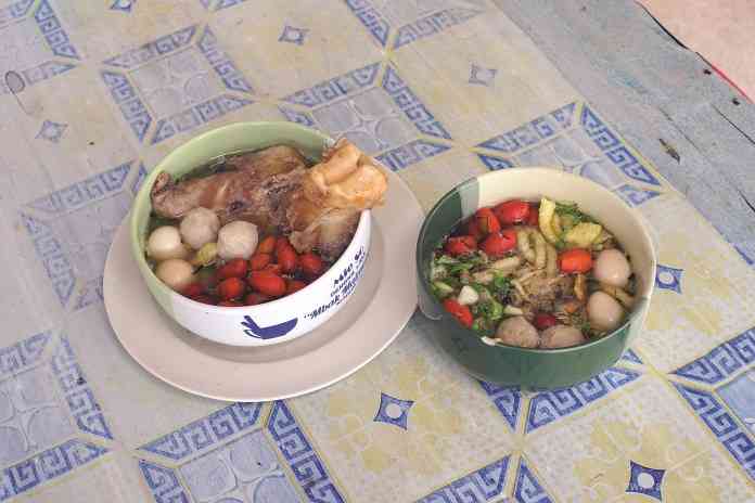 Mi So di warung Mbak Maimana, Krapyak, Kota Pekalongan. (NANANG RENDI AHMAD/JAWA POS RADAR SEMARANG)