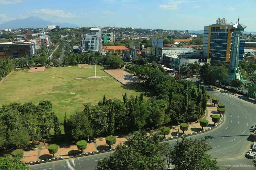Kawasan Simpang Lima Semarang difoto (15/7/2021). (NURCHAMIM/JAWA POS RADAR SEMARANG)