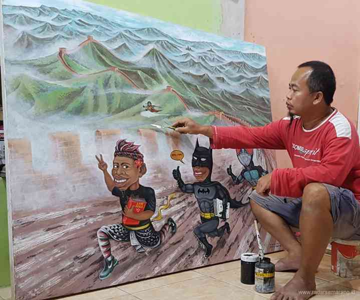 Dedok melukis karya Race for Human Rights yang akan ditampilkan di pameran Human Rights in ASEAN: The Cartoonists Perspective yang berlangsung Juli 2021. (ROFIK SYARIF G P/JAWA POS RADAR SEMARANG)