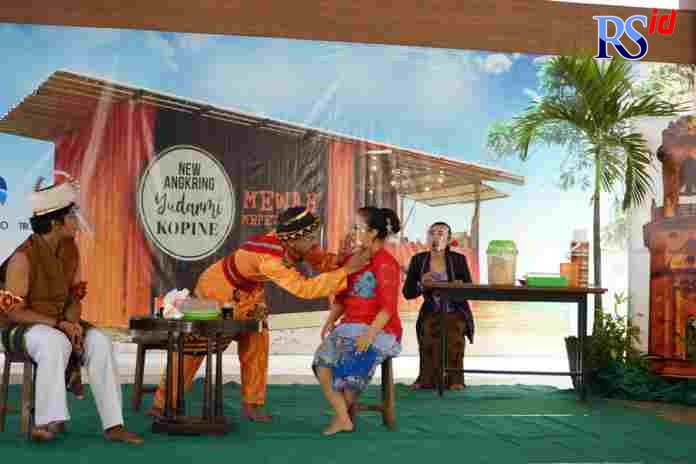 Cimpleng, kesenian khas Salatiga ditampilkan untuk mengangkat eksistensi kesenian lokal. (Dhinar Sasongko/Jawa Pos Radar Semarang)