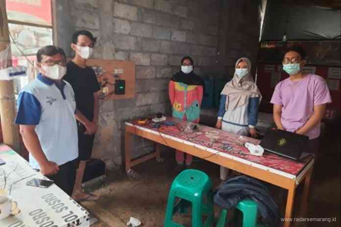 Tim Program Kreativitas Mahasiswa bidang Penerapan Iptek Undip 2021 menciptakan kolam pintar terintegrasi smartphone. (Istimewa)