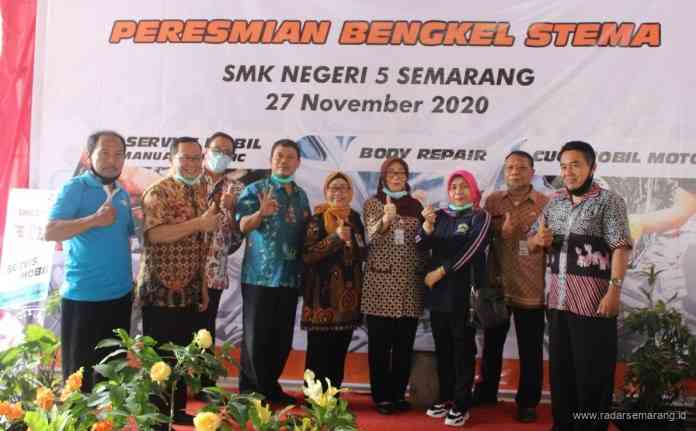 Peresmian bengkel mobil dan motor STEMA yang dikelola siswa SMKN 5 Semarang. (Istimewa)