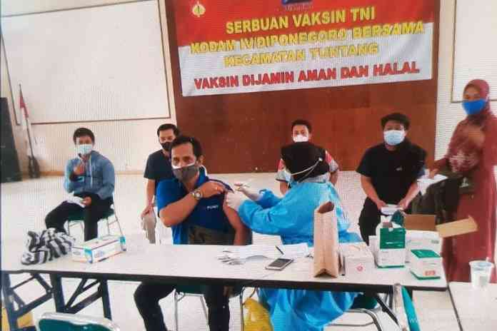 PT Sun Star Motor mendukung pemerintah dalam penanganan pandemi Covid-19, salah satunya mewajibkan seluruh karyawan untuk vaksin. (Dhinar Sasongko/Jawa Pos Radar Semarang)