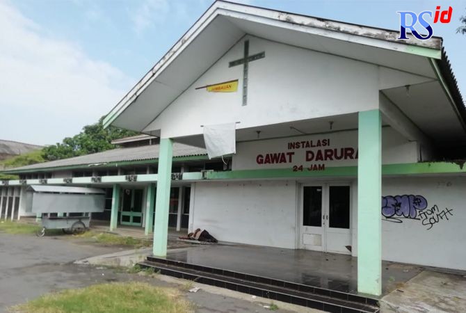 Penampakan RSK Tayu belum lama ini. Rumah sakit itu sudah kosong sejak 2013 lalu. (ANDRE FAIDHIL FALAH/RADAR KUDUS)