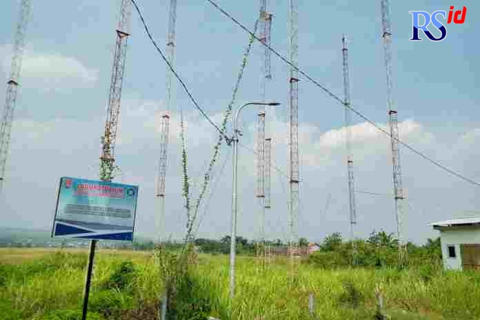 Pembangkit Listrik Tenaga Angin (PLTA) di Kelurahan Mangunharjo, Kecamatan Tugu yang belum dimanfaatkan warga. (Figur Ronggo Wassalim/Jawa Pos Radar Semarang)