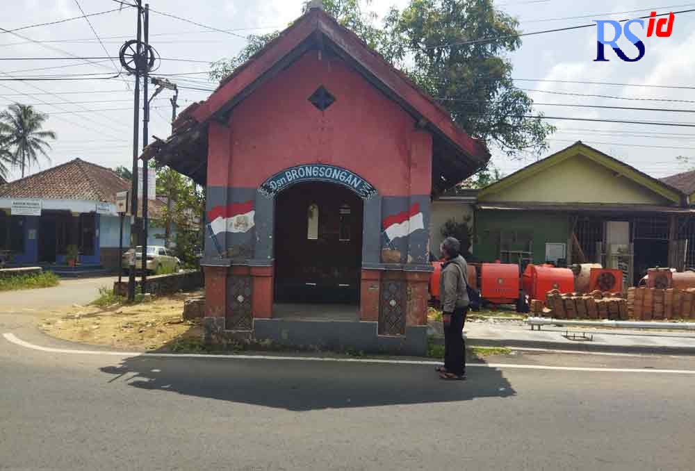 Bangunan pos jaga peninggalan Belanda di Dusun Brongsongan, Desa Wringinputih masih tetap berdiri kokoh, tidak tergusur proyek KSPN. (LUQMAN SULISTIYAWAN/JAWA POS RADAR SEMARANG)