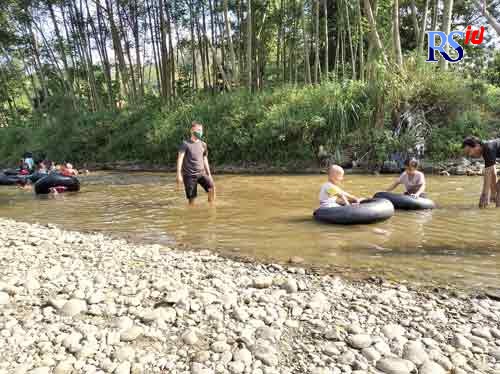 Objek wisata air baru di kawasan Mayangsari, Kalipancur, Ngaliyan, menjadi jujukan wisatawan lokal beberapa hari terakhir. (HAWIN ALAINA/JAWA POS RADAR SEMARANG)