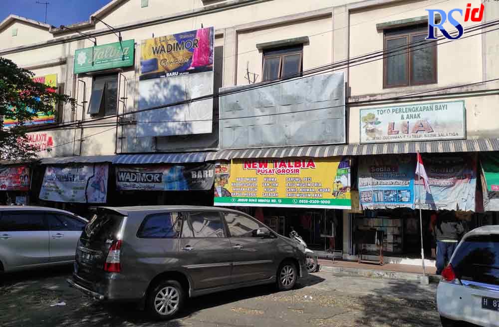 Deretan ruko di Blok F Pasaraya 2 Salatiga yang harga sewanya dinilai terlalu mahal. (DHINAR SASONGKO/JAWA POS RADAR SEMARANG)