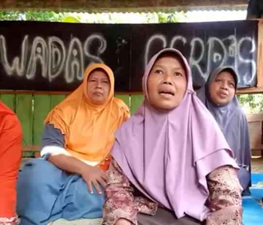 Warga Wadas yang tergabung dalam Wadon Wadas mengungkapkan keresahan warga melalui diskusi virtual. (TITIS ANIS FAUZIYAH/ JAWA POS RADAR SEMARANG)