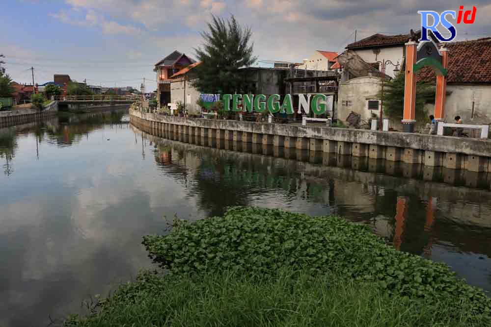 Sungai Tenggang Semarang yang sudah dilakukan normalisasi kembali mengalami sedimentasi. Sungai ini kerap meluap saat rob dan musim penghujan. (NUR CHAMIM/JAWA POS RADAR SEMARANG)