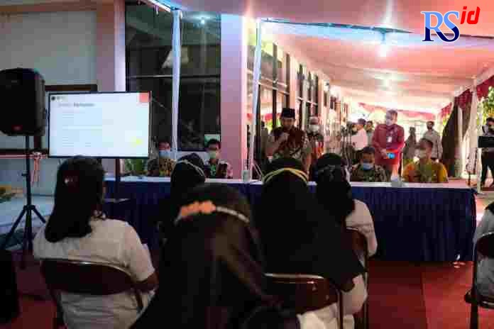 Wakil Wali Kota Magelang Kiai Mansyur memberikan dukungan peserta SKD CASN di UNY, Minggu, (26/9/2021). (Istimewa)