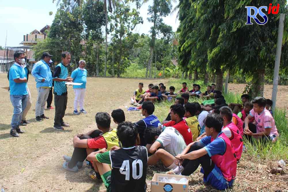 Seleksi pemain Persikama di Lapangan Tuksongo, Kecamatan Borobudur, Senin (6/9/2021). (RIRI RAHAYU/JAWA POS RADAR SEMARANG)