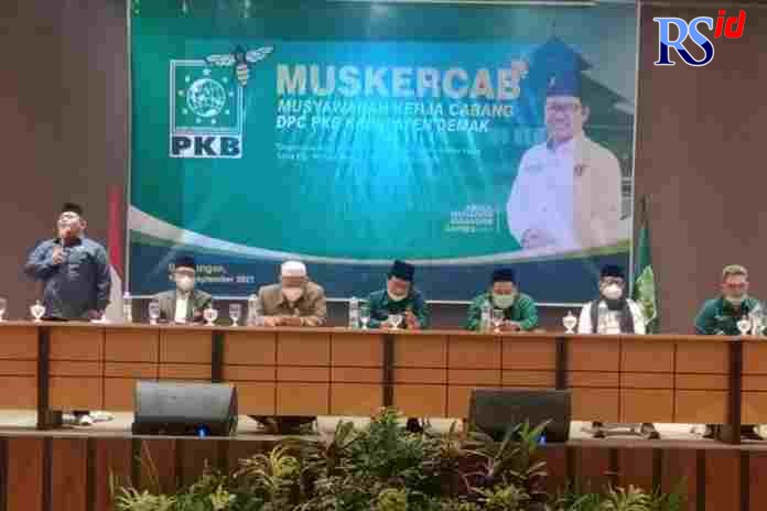 Ketua DPC PKB Demak Zayinul Fata memberikan sambutan dalam Muskercab. (Wahib Pribadi/Jawa Pos Radar Semarang)