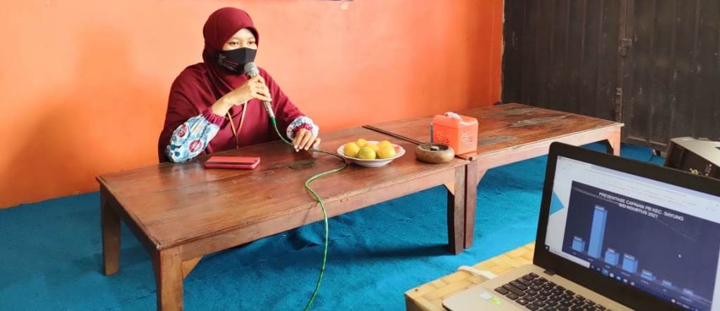 Petugas memberikan penyuluhan KB dalam kegiatan evaluasi dan kinerja PLKB. (Wahib Pribadi/Jawa Pos Radar Semarang)