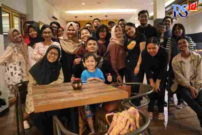 Komunitas Polyglot Chapter Semarang berkolaborasi dengan Komunitas Lemari Buku-Buku. (Istimewa)