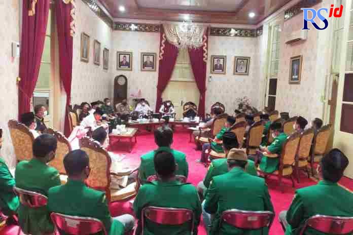 Anggota Ansor Demak saat audiensi dengan Forkopimda di Pendopo kemarin. (Wahibpribadi)