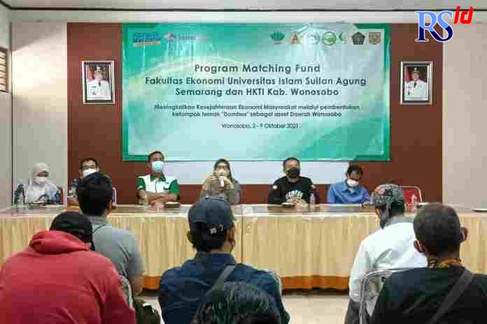 Sejumlah peternak Dombos saat dibekali pelatihan perbankan di Kantor Disparbud Wonosobo Minggu (3/10/2021). (SIGIT RAHMANTO/JAWA POS RADAR SEMARANG)