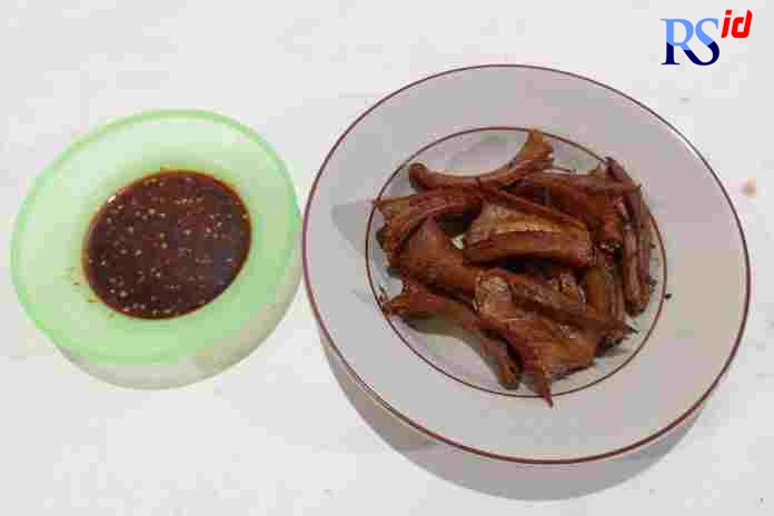Olahan daging kobra Warung Kobra Sumber Alam Pak Royo ini mengandalkan resep yang turun temurun juga. (RIZKY/JAWA POS RADAR SEMARANG)
