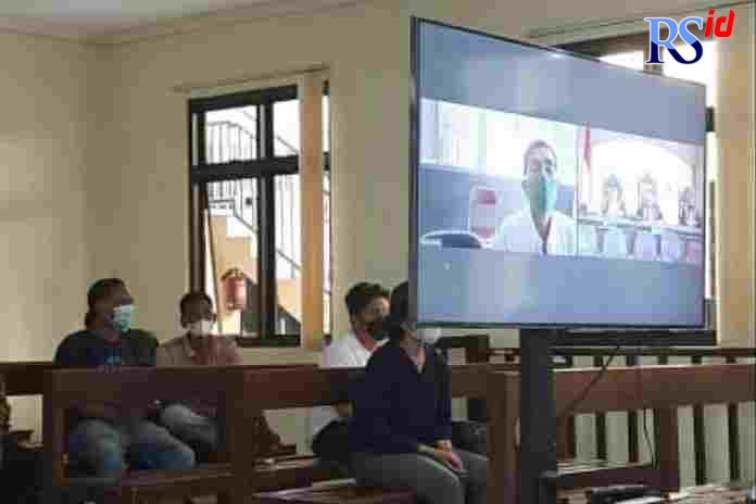 Mbah Minto menjalani sidang perdana di PN Demak. (Wahib Pribadi/Jawa Pos Radar Semarang)