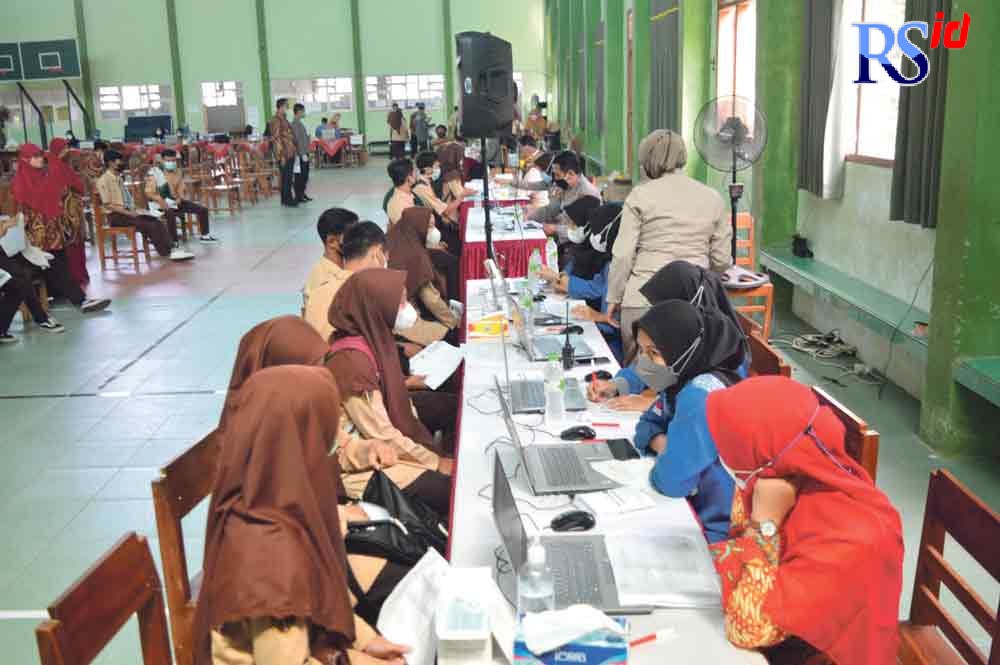 Vaksinasi Covid-19 kepada siswa MAN 1 Magelang, Rabu (13/10/2021). (Istimewa)