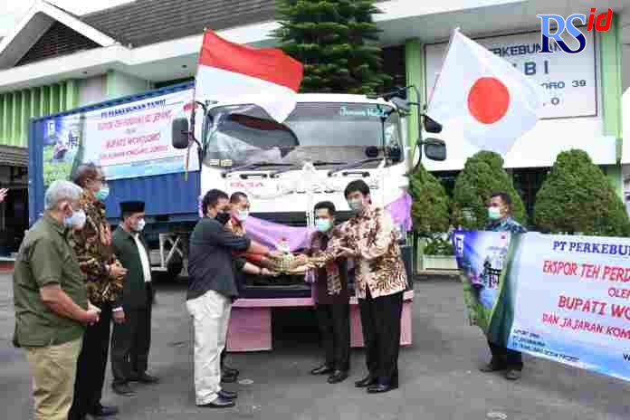 Seremoni sebelum memberangkatkan truk bermuatan teh yang akan diekspor ke Jepang, Selasa (11/10/2021). (Istimewa)