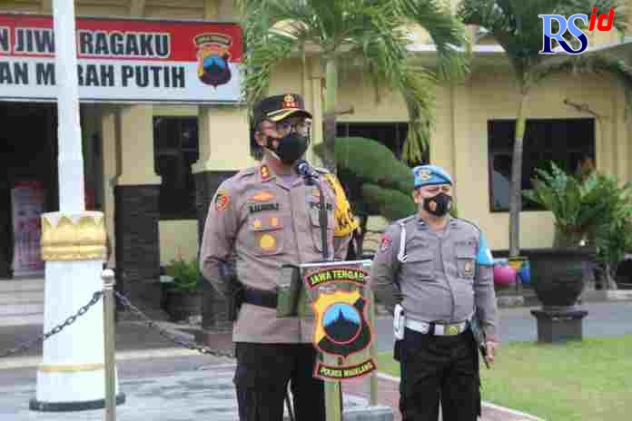 AKBP M. Sajarod Zakun ketika memberikan pengarahan kepada jajarannya kemarin (11/10/2021). (Istimewa)