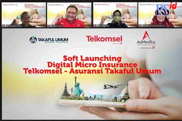 SOFT LAUNCHING DIGITAL MICRO INSURANCE : (Kiri-Kanan) Vice President Synergy Telkom Suhartono, Vice President Postpaid Consumer, International Roaming & Interconnect Telkomsel Bernadus Wahyu Wijayanto, Direktur AdMedika Dwi Sulistiani, dan Direktur Ke