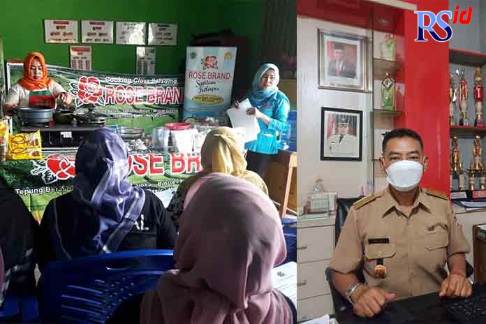 Warga Kelurahan Gajahmungkur saat mengikuti pelatihan kuliner untuk menambah keterampilan membuat jajan pasar. Arief Djatmika (kanan). (FIGUR RONGGO WASSALIM/ JAWA POS RADAR SEMARANG)