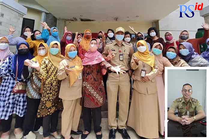 Lurah Gemah Bagus Santoso ketika menyambangi pengurus PKK Kelurahan Gemah belum lama ini. Bagus Santoso. (ADENNYAR WYCAKSONO/JAWA POS RADAR SEMARANG)