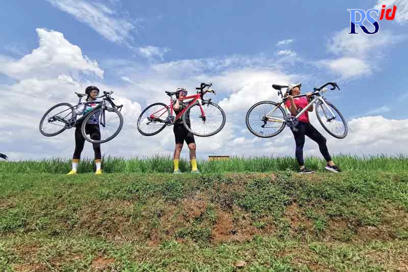 Komunitas Diajeng Semarang memiliki beragam kegiatan. Salah satunya gowes untuk ajang rekreasi dan edukasi budaya lokal. (Istimewa)