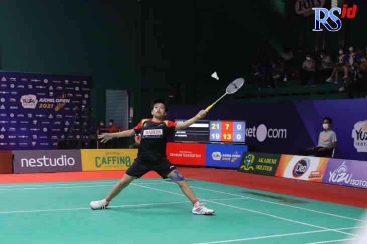 Devin Artha Wahyudi menjuarai tunggal pemula putra di ajang Akmil Open 2021. (ISTIMEWA)