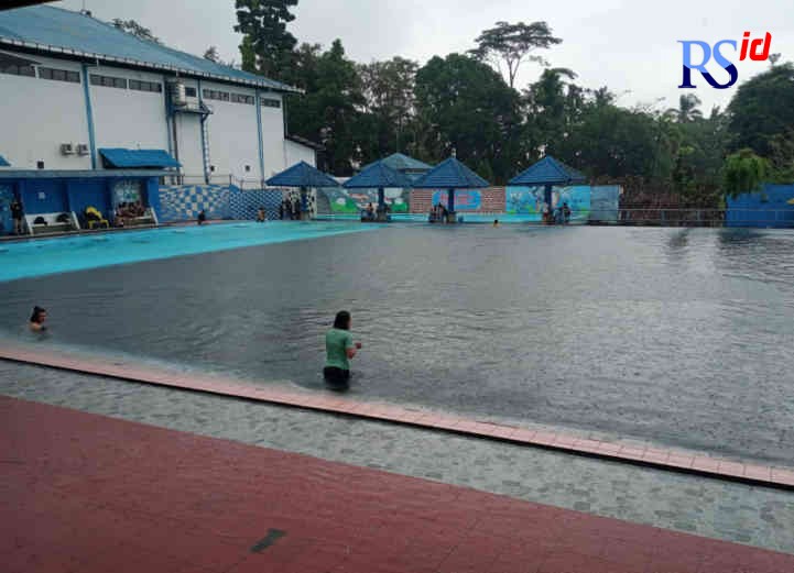 Pemandian Muncul banyak diserbu masyarakat karena airnya yang alami. (Sulistiono/Jawa Pos Radar Semarang)