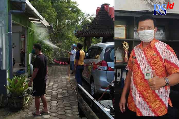 Salah satu aktivitas protokol kesehatan adalah menyemprotkan desinfektan di permukiman warga. Jumadi (kanan). (FIGUR RONGGO WASSALIM/JAWA POS RADAR SEMARANG)