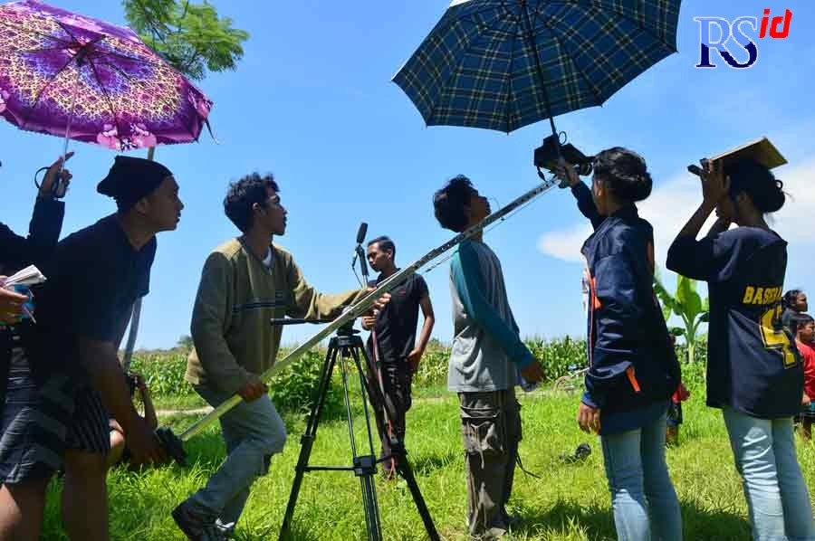 Komunitas Rumah Kreatif Film Kendal (RKFK) tengah shooting film. Komunitas ini telah  menelurkan sejumlah film dengan tema persoalan di daerah. (Istimewa)