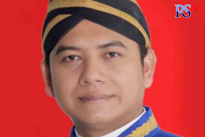 Khairil Akbar, S.Sos.,S.Pd