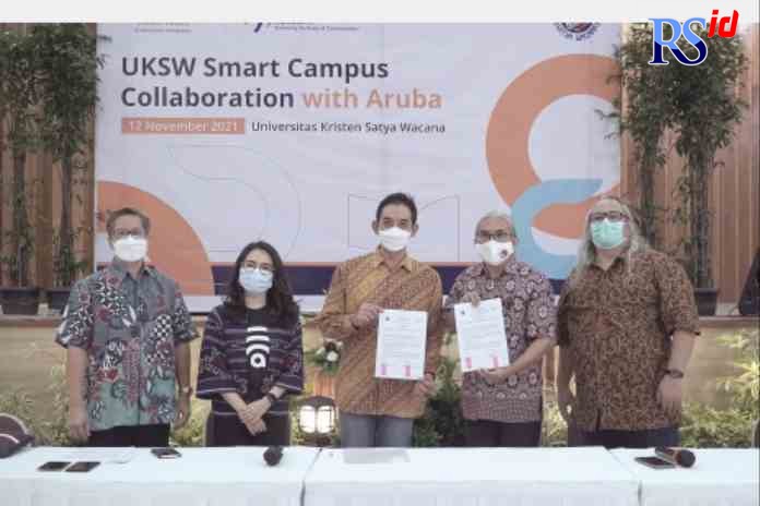 KERJASAMA: UKSW menandatangani kerjasama mengenai Kemitraan program Aruba Academy. (Dhinar Sasongko/Jawa Pos Radar Semarang)