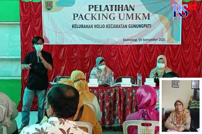 Pihak Kelurahan Ngijo menggelar pelatihan packing yang diikuti pelaku UMKM. Siti Muhimmatul Haliya. (ADIT BAMBANG SETYAWAN/ JAWA POS RADAR SEMARANG)