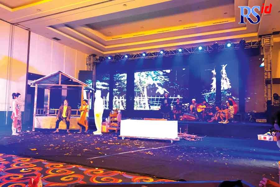 Forum Teater Kampus Semarang pementaskan Semarang Kuno, Saiki Lan Ngamben. (FIGUR RONGGO WASSALIM/ JAWA POS RADAR SEMARANG)