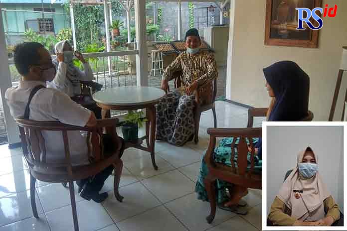 Pemerintah Kelurahan Sekayu sedang melakukan koordinasi terkait rencana pembuatan museum sastra di rumah masa kecil novelis NH Dini. Kelurahan Sekayu (Inzet). (FIGUR RONGGO WASSALIM/ JAWA POS RADAR SEMARANG)