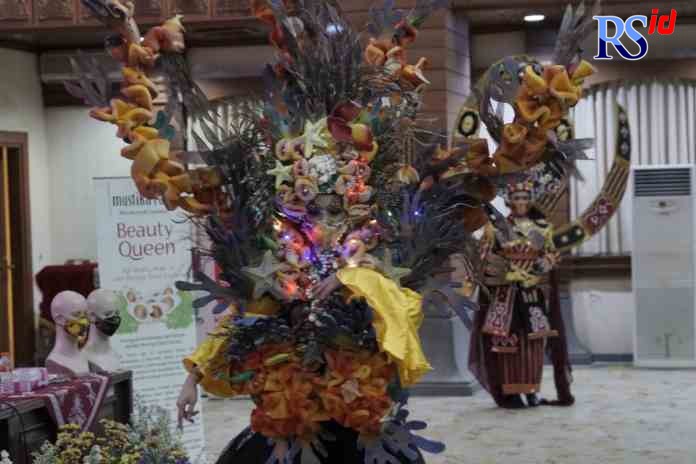 BERLATIH KOREOGRAFI : Peserta Semarang Night Carnival saat mengikuti workshop koreografi di Balai Kota Semarang, kemarin.(DOK DISBUDPAR KOTA SEMARANG)