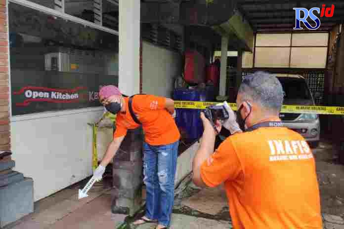 Tim Reskrim Polres Magelang saat melakukan olah TKP di SPBU Baledono, Kecamatan Salam, Kabupaten Magelang, Sabtu (20/11). (Istimewa)