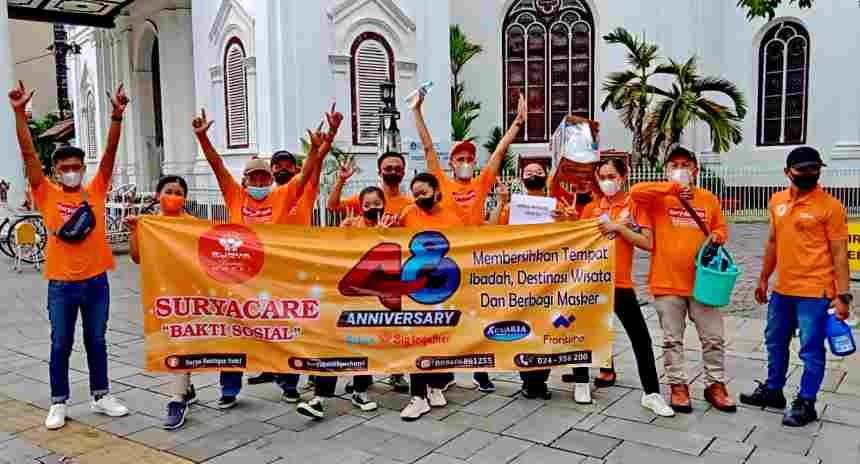 Berbagai kegiatan sudah digelar untuk merayakan anniversari ke-48 Surya Boutique Hotel mulai dari program pembersihan tempat ibadah dan juga destinasi wisata. Serta pembagian 1.000 masker di area Kota Lama Semarang. (Lutfi Hanafi/Jawa Pos Radar Semarang)