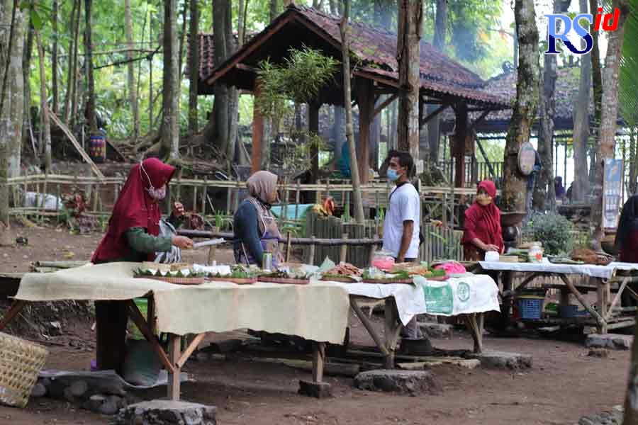 Pasar Tradisi Lembah Merapi kembali buka setelah Kabupaten Magelang berada di PPKM level 2. (Istimewa)