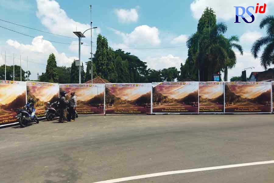Pintu masuk 1 Candi Borobudur tutup sementara waktu. Karena ada pembangunan. Pengunjung dialihkan ke pintu 3. (LUQMAN SULISTIYAWAN/JAWA POS RADAR SEMARANG)