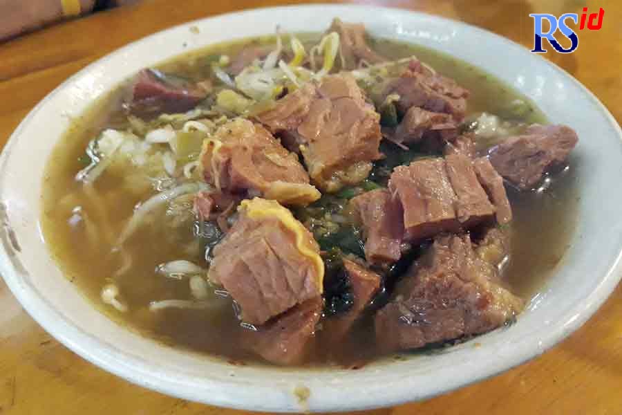Soto sapi berkuah bening dengan potongan daging tanpa lemak. (LIS RETNO /JAWA POS RADAR SEMARANG)