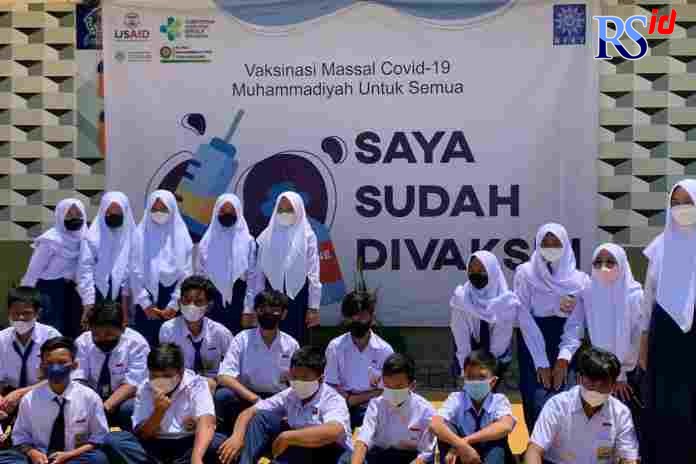 Kegiatan vaksinasi yang diadakan RS PKU Muhamamadiyah Temanggung di salah satu sekolah di Temanggung belum lama ini. (Istimewa)